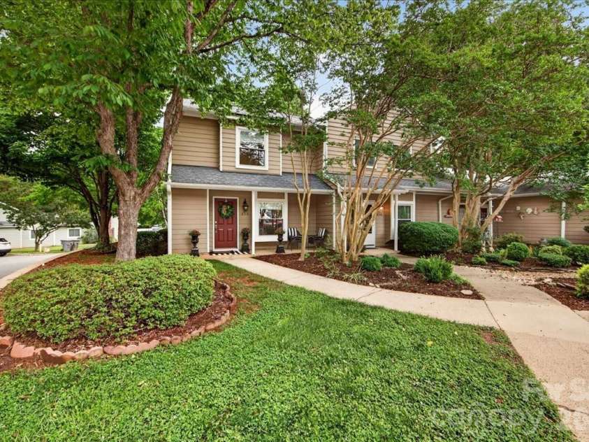 830 Sardis Cove Drive, Charlotte, NC 28270.  MLS# CAR4323194, YatesRealty ID 27567. 
