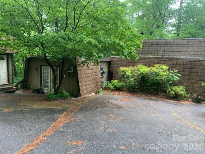 384 KNOB CREEK Road, Pisgah Forest, NC 28768.  MLS# CAR4388431, YatesRealty ID 27568. 