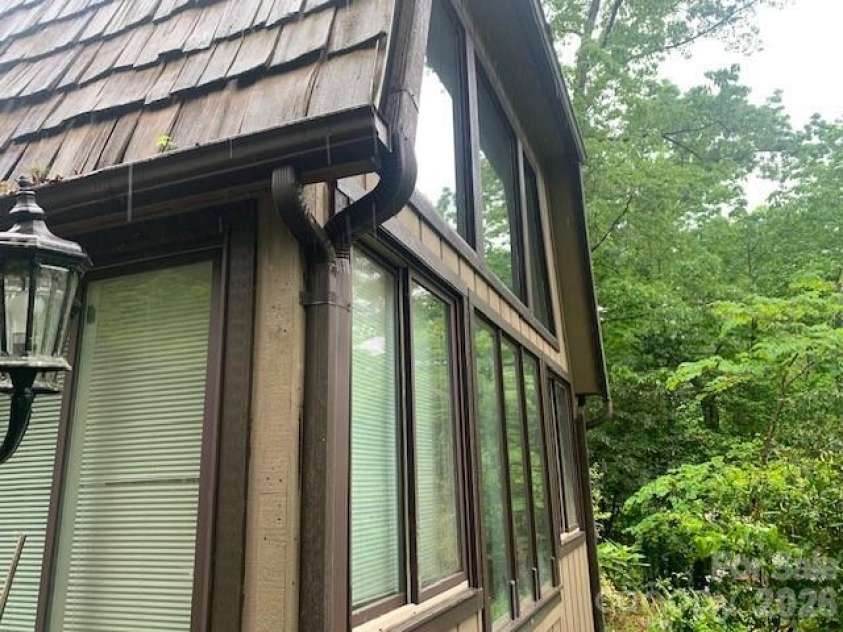 384 KNOB CREEK Road, Pisgah Forest, NC 28768.  MLS# CAR4388431, YatesRealty ID 27568. 