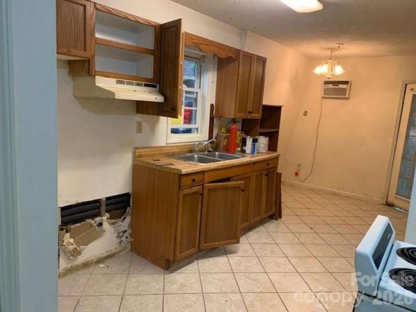 384 KNOB CREEK Road, Pisgah Forest, NC 28768.  MLS# CAR4388431, YatesRealty ID 27568. 