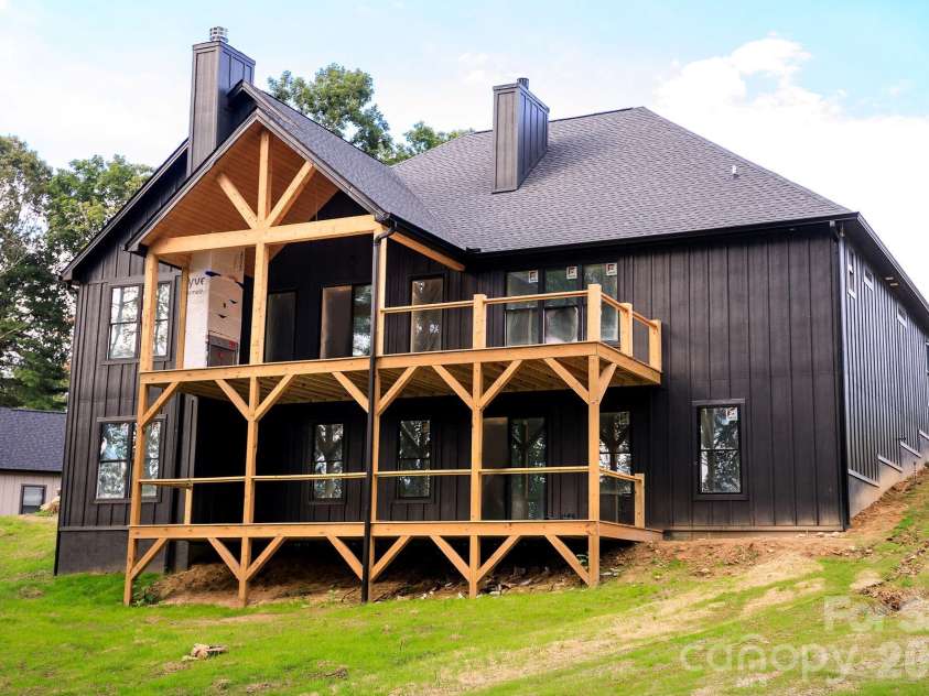 113 Perry Place, Hendersonville, NC 28739.  MLS# CAR4388240, YatesRealty ID 27569. 