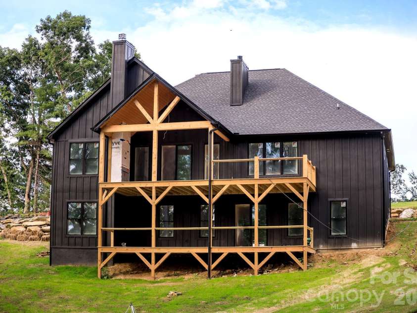 113 Perry Place, Hendersonville, NC 28739.  MLS# CAR4388240, YatesRealty ID 27569. 
