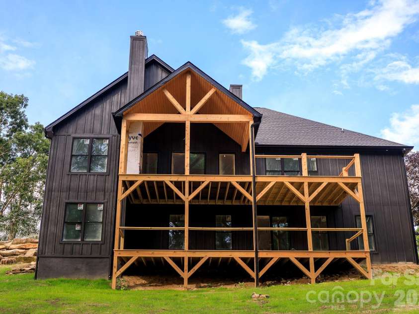 113 Perry Place, Hendersonville, NC 28739.  MLS# CAR4388240, YatesRealty ID 27569. 