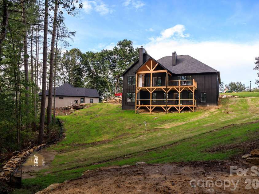 113 Perry Place, Hendersonville, NC 28739.  MLS# CAR4388240, YatesRealty ID 27569. 