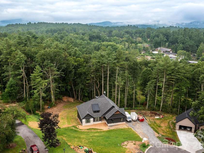 113 Perry Place, Hendersonville, NC 28739.  MLS# CAR4388240, YatesRealty ID 27569. 