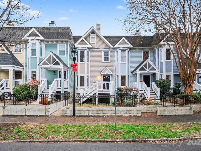 316 10th Street, Charlotte, NC 28202.  MLS# CAR4334172, YatesRealty ID 2757. 