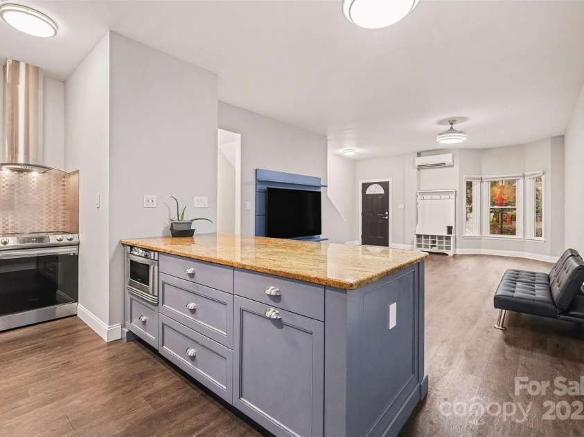 316 10th Street, Charlotte, NC 28202.  MLS# CAR4334172, YatesRealty ID 2757. 