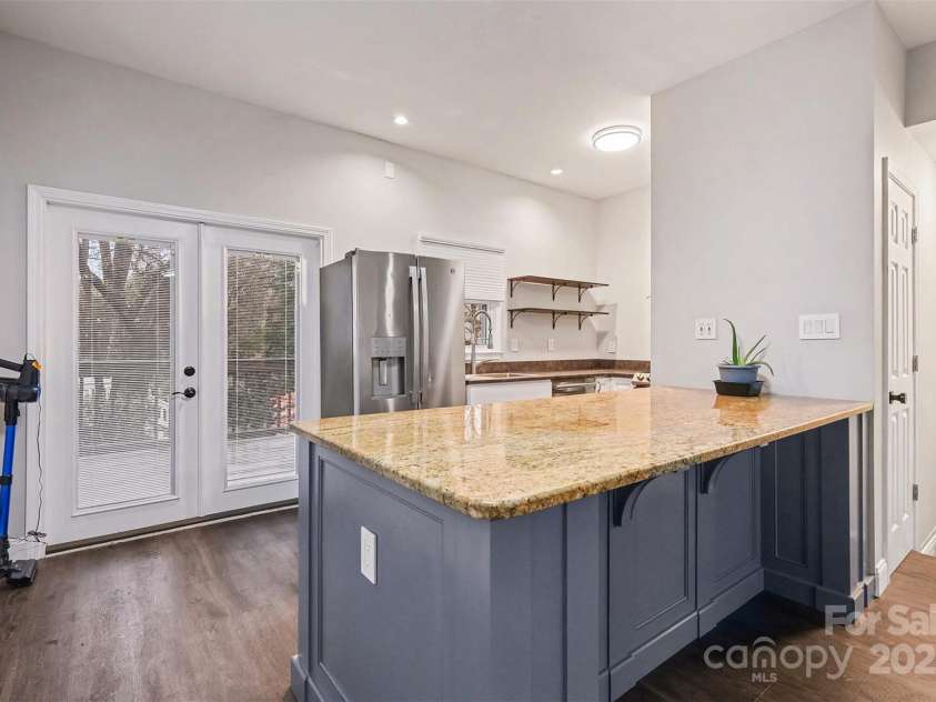 316 10th Street, Charlotte, NC 28202.  MLS# CAR4334172, YatesRealty ID 2757. 