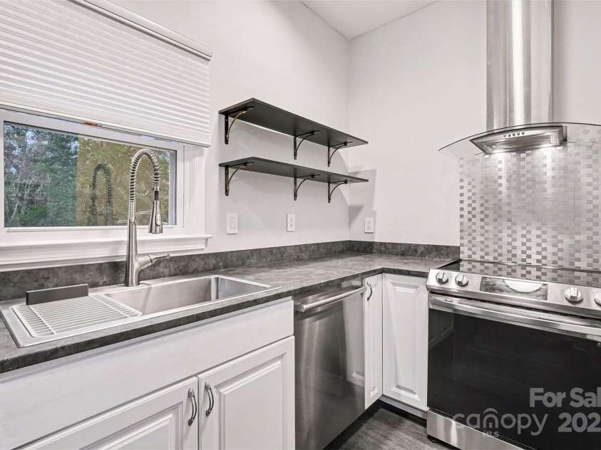 316 10th Street, Charlotte, NC 28202.  MLS# CAR4334172, YatesRealty ID 2757. 