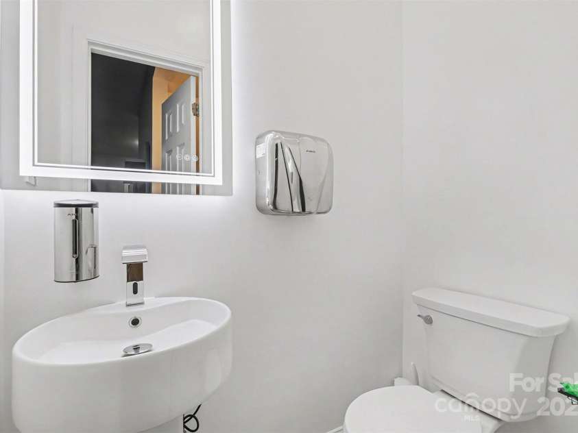 316 10th Street, Charlotte, NC 28202.  MLS# CAR4334172, YatesRealty ID 2757. 