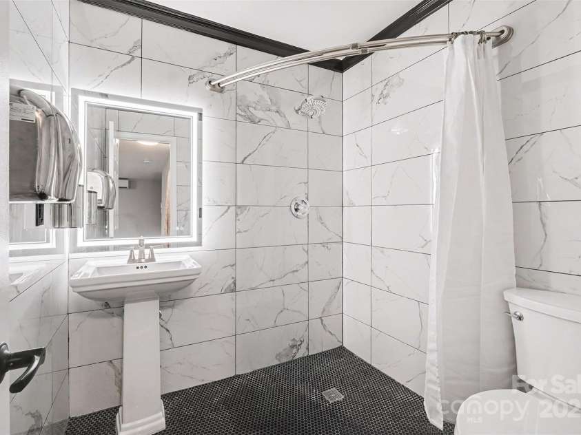 316 10th Street, Charlotte, NC 28202.  MLS# CAR4334172, YatesRealty ID 2757. 