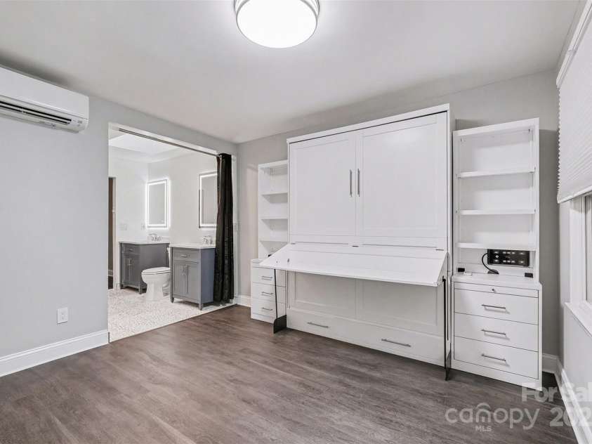 316 10th Street, Charlotte, NC 28202.  MLS# CAR4334172, YatesRealty ID 2757. 