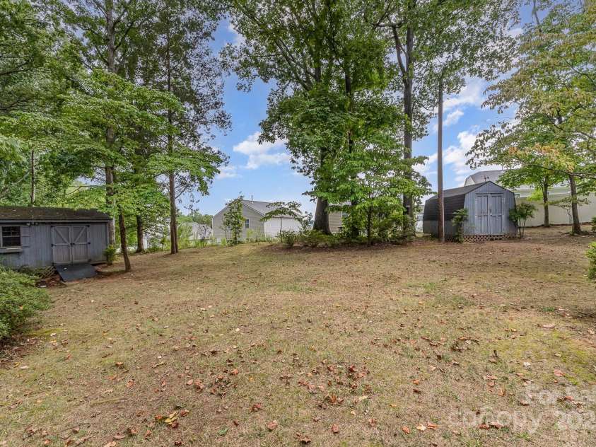 10004 Snowflake Court, Charlotte, NC 28215.  MLS# CAR4282523, YatesRealty ID 27570. 