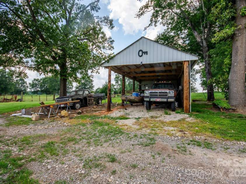 307 Lone Pine Road, Statesville, NC 28625.  MLS# CAR4280137, YatesRealty ID 27571. 