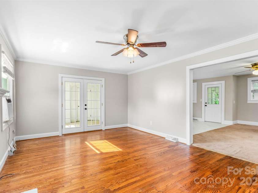 5353 NC Hwy 150 Highway, Lexington, NC 27295.  MLS# CAR4284132, YatesRealty ID 27572. 