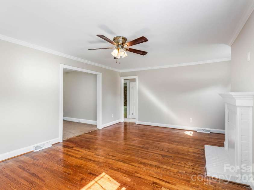 5353 NC Hwy 150 Highway, Lexington, NC 27295.  MLS# CAR4284132, YatesRealty ID 27572. 