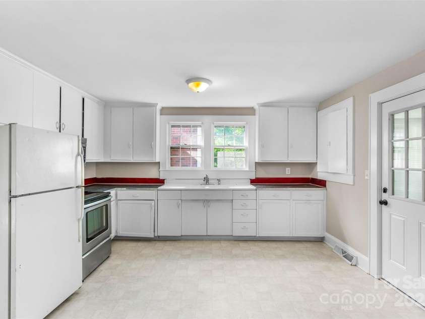 5353 NC Hwy 150 Highway, Lexington, NC 27295.  MLS# CAR4284132, YatesRealty ID 27572. 