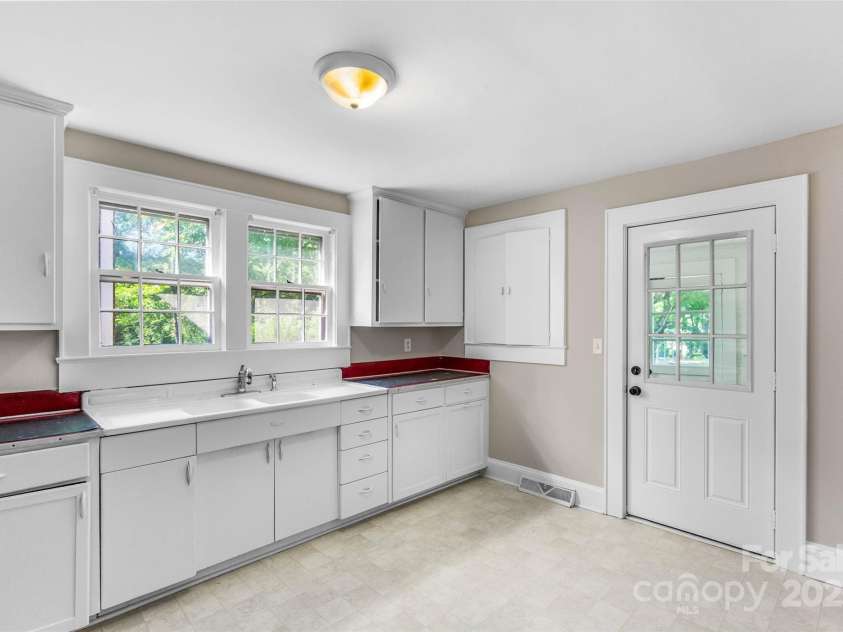 5353 NC Hwy 150 Highway, Lexington, NC 27295.  MLS# CAR4284132, YatesRealty ID 27572. 