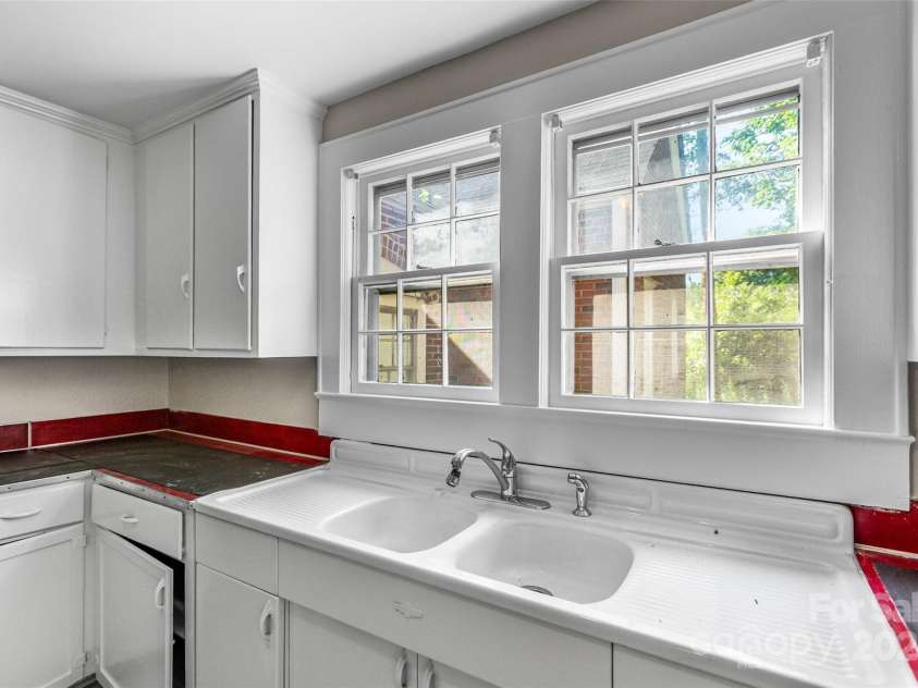 5353 NC Hwy 150 Highway, Lexington, NC 27295.  MLS# CAR4284132, YatesRealty ID 27572. 