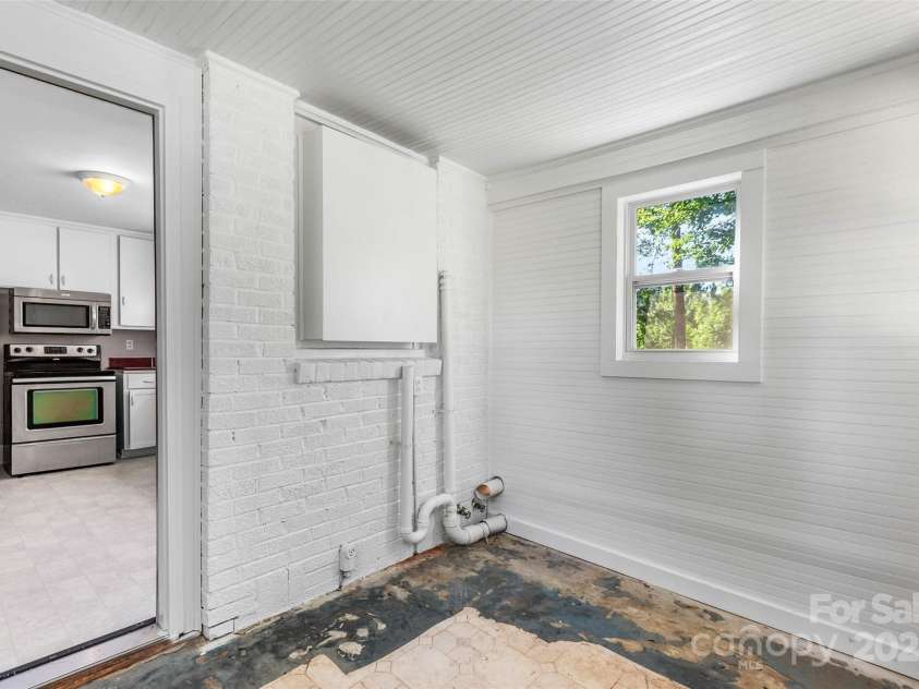 5353 NC Hwy 150 Highway, Lexington, NC 27295.  MLS# CAR4284132, YatesRealty ID 27572. 