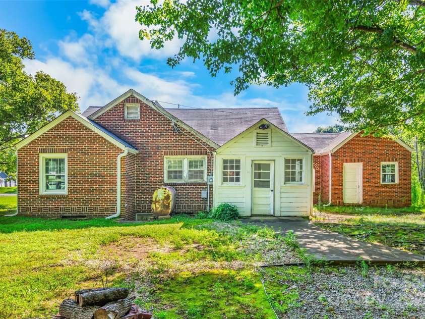 5353 NC Hwy 150 Highway, Lexington, NC 27295.  MLS# CAR4284132, YatesRealty ID 27572. 