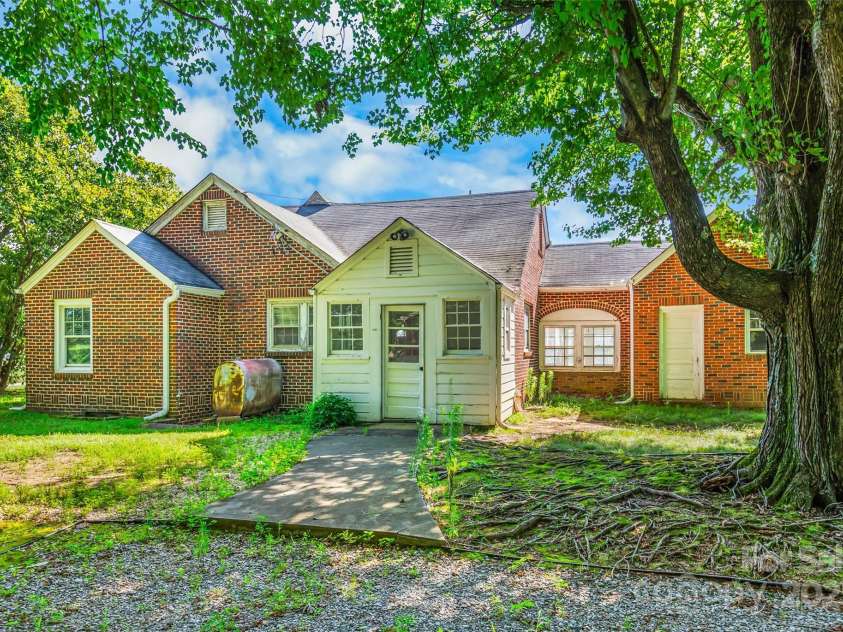 5353 NC Hwy 150 Highway, Lexington, NC 27295.  MLS# CAR4284132, YatesRealty ID 27572. 