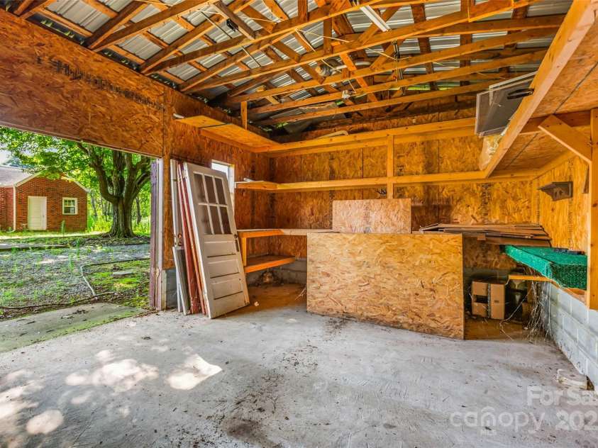 5353 NC Hwy 150 Highway, Lexington, NC 27295.  MLS# CAR4284132, YatesRealty ID 27572. 