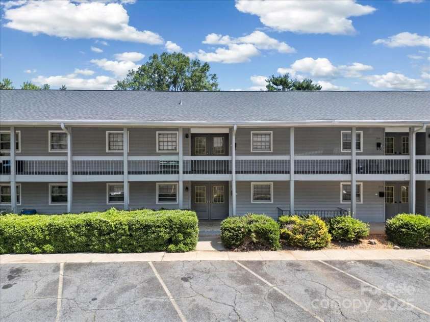 2920 Ramsgate Court, Winston Salem, NC 27106.  MLS# CAR4284391, YatesRealty ID 27573. 