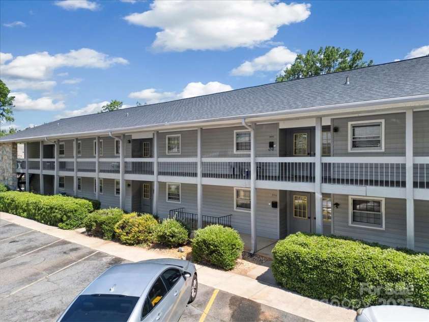 2920 Ramsgate Court, Winston Salem, NC 27106.  MLS# CAR4284391, YatesRealty ID 27573. 