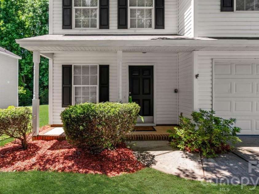 2114 Pleasant Dale Drive, Charlotte, NC 28214.  MLS# CAR4382602, YatesRealty ID 27574. 