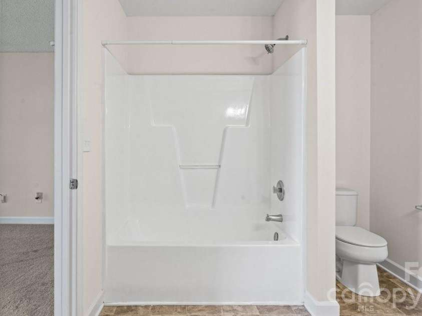 2114 Pleasant Dale Drive, Charlotte, NC 28214.  MLS# CAR4382602, YatesRealty ID 27574. 