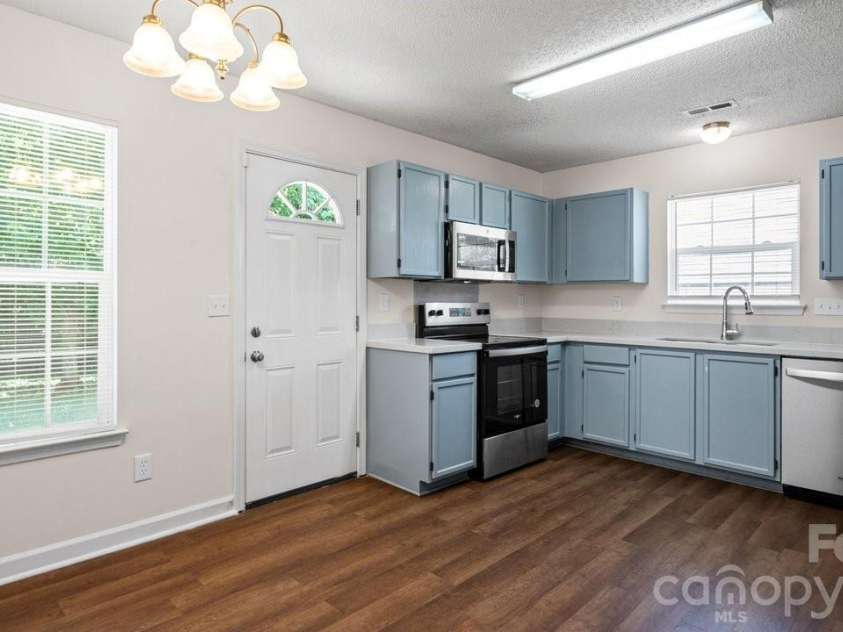 2114 Pleasant Dale Drive, Charlotte, NC 28214.  MLS# CAR4382602, YatesRealty ID 27574. 