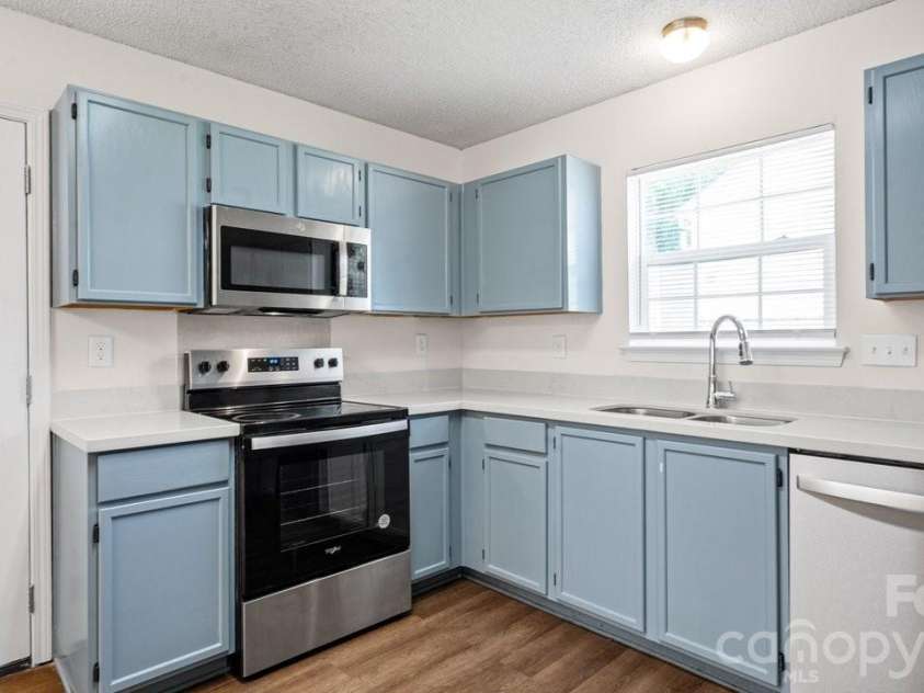 2114 Pleasant Dale Drive, Charlotte, NC 28214.  MLS# CAR4382602, YatesRealty ID 27574. 