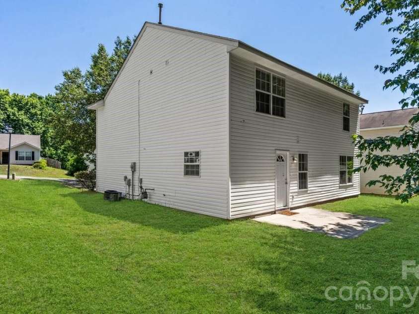 2114 Pleasant Dale Drive, Charlotte, NC 28214.  MLS# CAR4382602, YatesRealty ID 27574. 