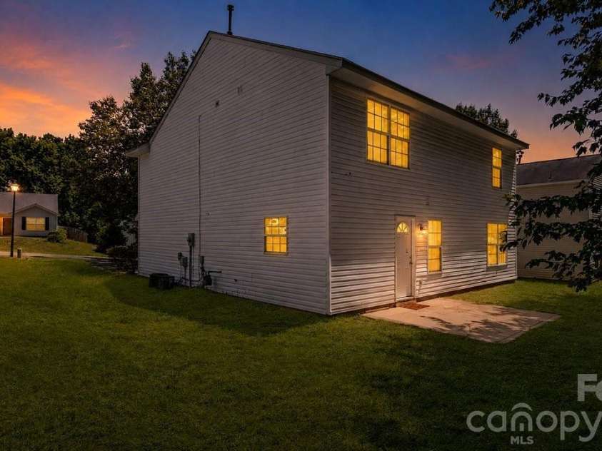 2114 Pleasant Dale Drive, Charlotte, NC 28214.  MLS# CAR4382602, YatesRealty ID 27574. 