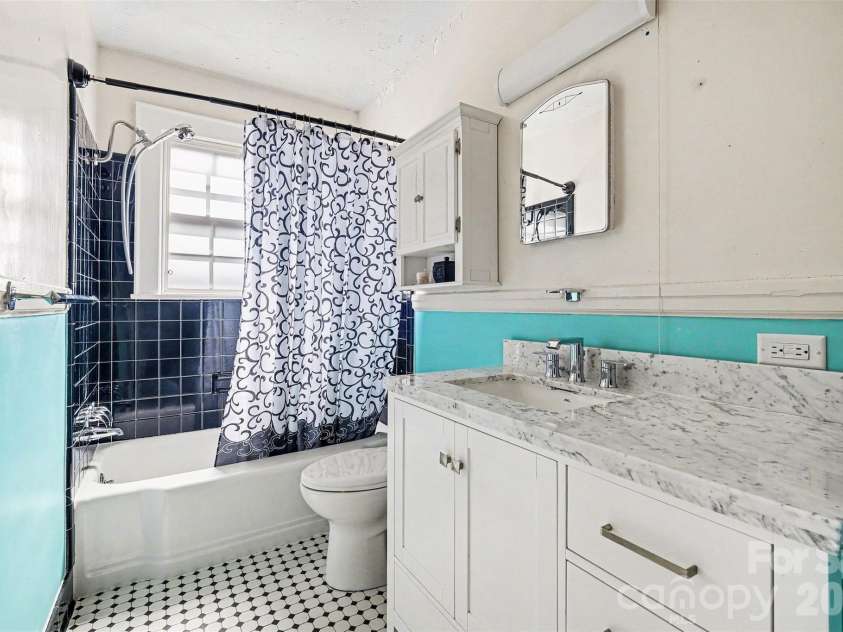 720 Sumter Street, Shelby, NC 28150.  MLS# CAR4367806, YatesRealty ID 27575. Full bath in the hall