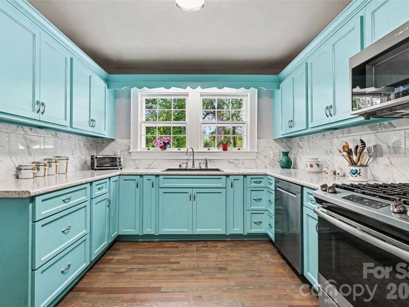720 Sumter Street, Shelby, NC 28150.  MLS# CAR4367806, YatesRealty ID 27575. Neatly designed with a functional layout! **Range currently in home is different from photos.