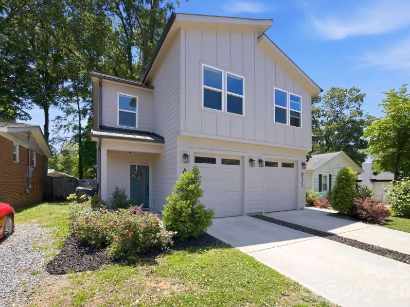 831 Mcarthur Avenue, Charlotte, NC 28206.  MLS# CAR4383179, YatesRealty ID 27576. 