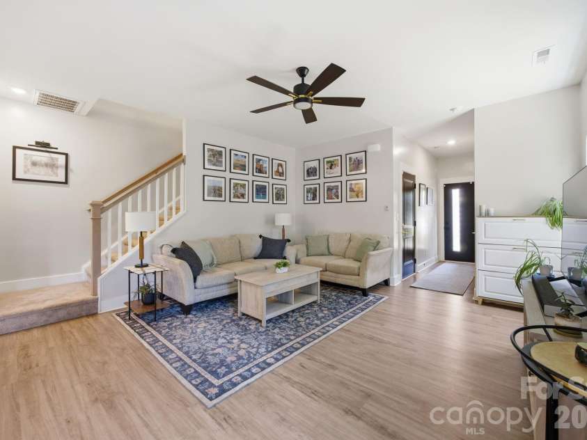 831 Mcarthur Avenue, Charlotte, NC 28206.  MLS# CAR4383179, YatesRealty ID 27576. 