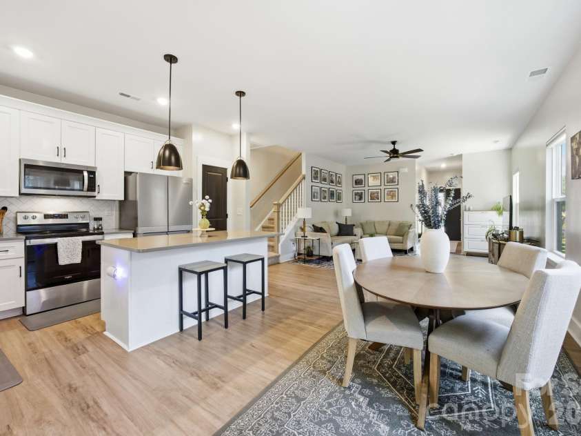 831 Mcarthur Avenue, Charlotte, NC 28206.  MLS# CAR4383179, YatesRealty ID 27576. 