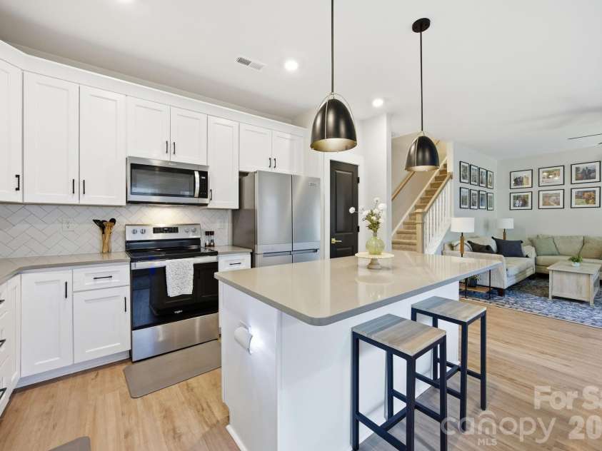 831 Mcarthur Avenue, Charlotte, NC 28206.  MLS# CAR4383179, YatesRealty ID 27576. 