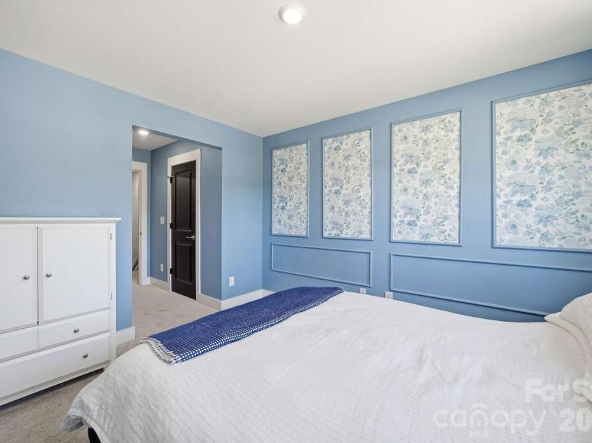 831 Mcarthur Avenue, Charlotte, NC 28206.  MLS# CAR4383179, YatesRealty ID 27576. 