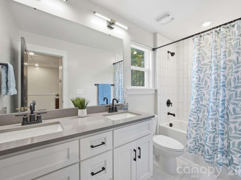 831 Mcarthur Avenue, Charlotte, NC 28206.  MLS# CAR4383179, YatesRealty ID 27576. 
