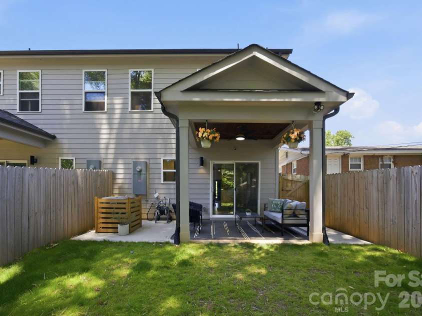 831 Mcarthur Avenue, Charlotte, NC 28206.  MLS# CAR4383179, YatesRealty ID 27576. 