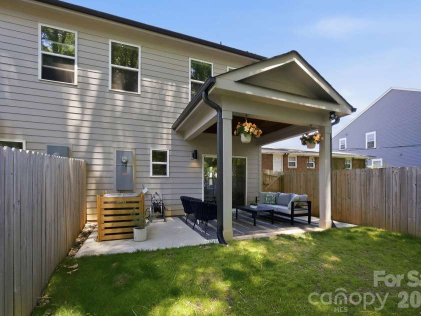 831 Mcarthur Avenue, Charlotte, NC 28206.  MLS# CAR4383179, YatesRealty ID 27576. 