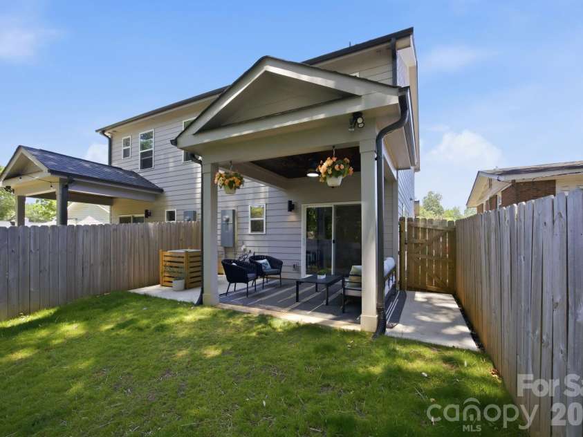 831 Mcarthur Avenue, Charlotte, NC 28206.  MLS# CAR4383179, YatesRealty ID 27576. 