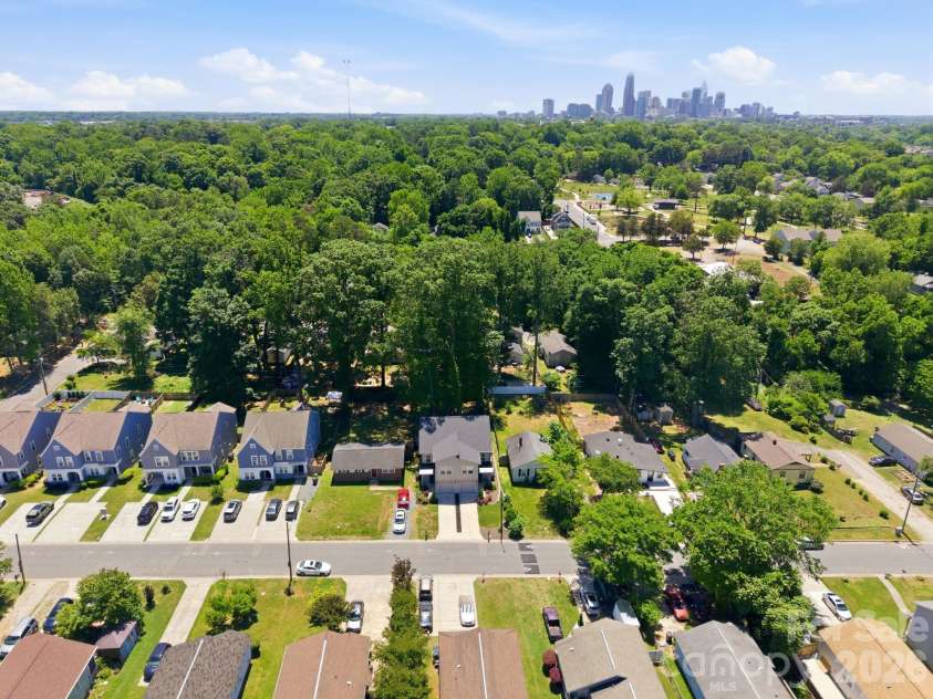 831 Mcarthur Avenue, Charlotte, NC 28206.  MLS# CAR4383179, YatesRealty ID 27576. 