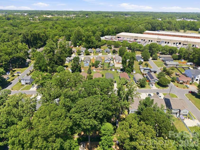 831 Mcarthur Avenue, Charlotte, NC 28206.  MLS# CAR4383179, YatesRealty ID 27576. 