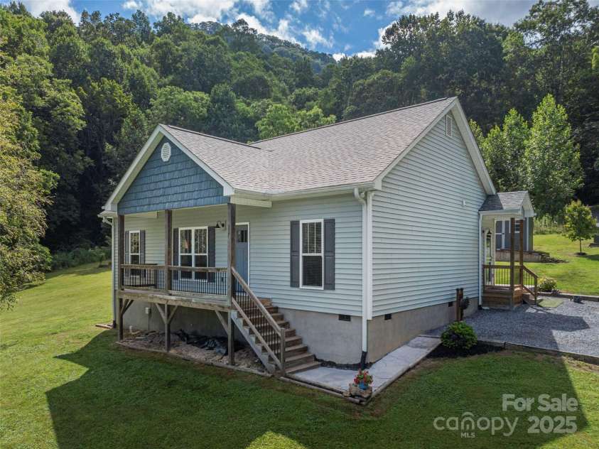 337 Split Pine Cove, Clyde, NC 28721.  MLS# CAR4284466, YatesRealty ID 27577. 