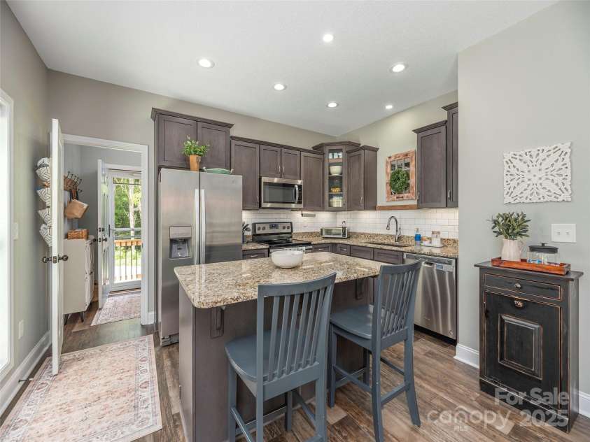 337 Split Pine Cove, Clyde, NC 28721.  MLS# CAR4284466, YatesRealty ID 27577. 